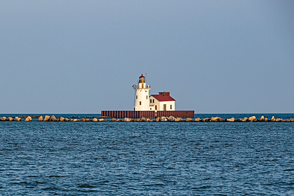 horizontal photo of the Cleveland Harbor West Pierhead Lighthouse