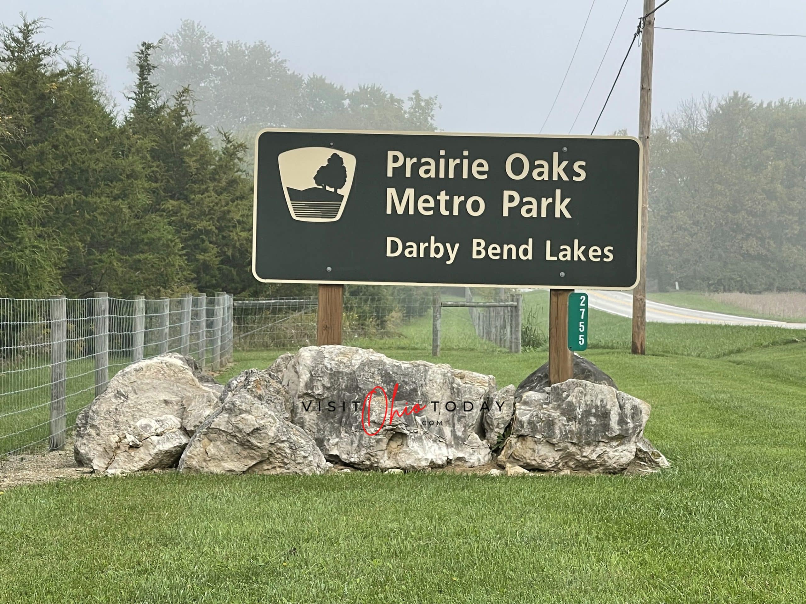 horizontal photo showing the entrance sign to the Darby Bend Lakes area of Prairie Oaks Metro Park
