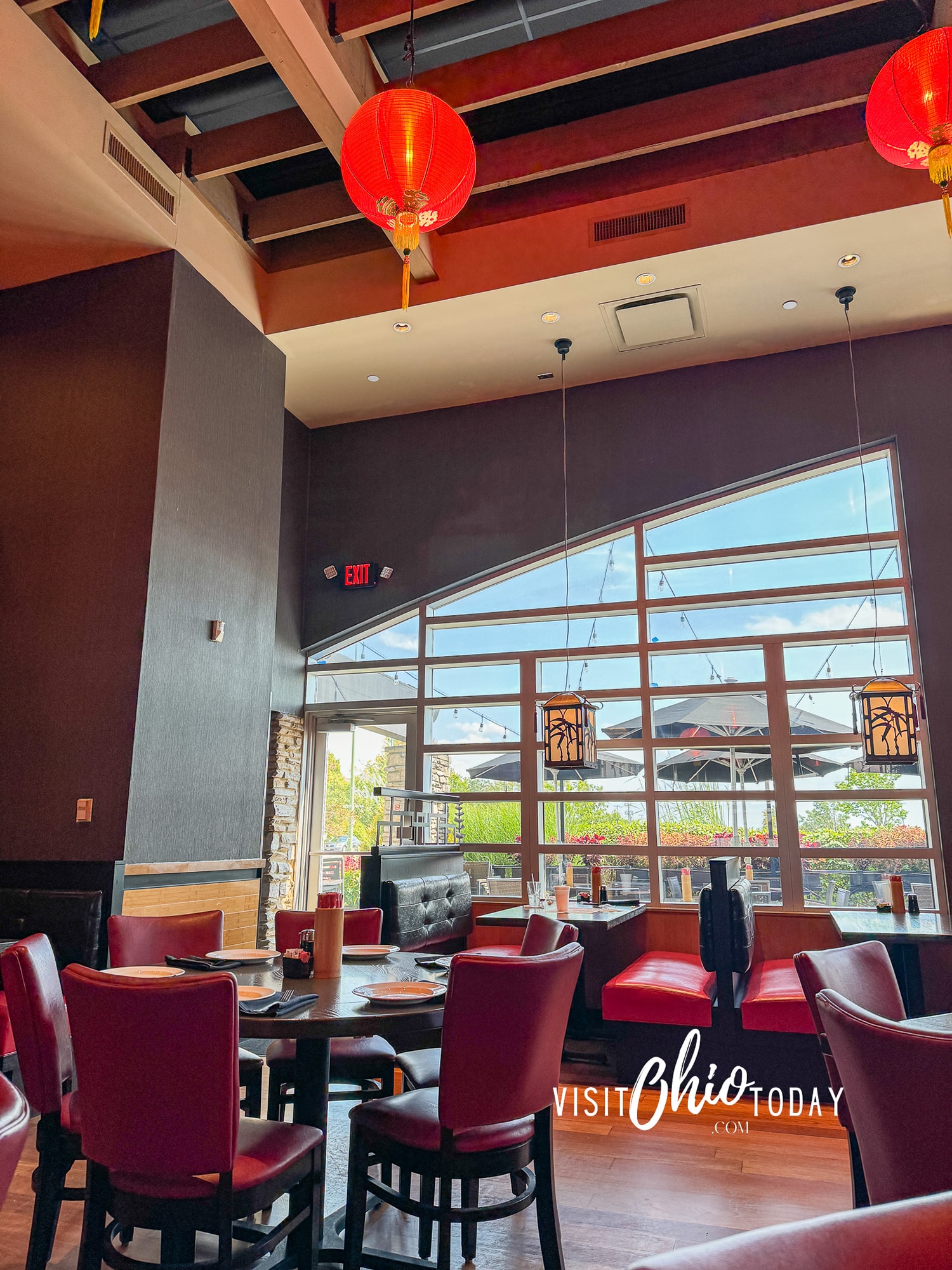 vertical photo of the inside of Molly Woo's Asian Restaurant. Photo credit: Cindy Gordon of VisitOhioToday.com